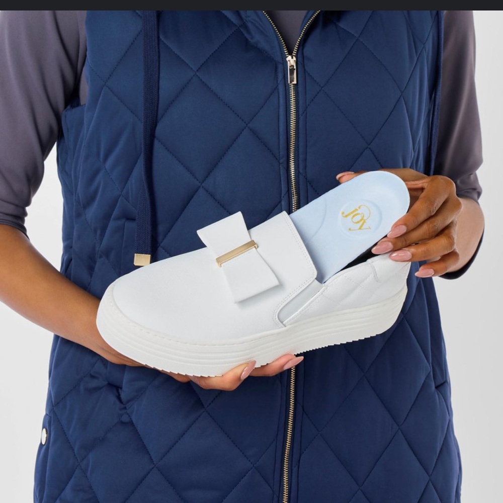 NIB Joy Luxe Slip-On Genuine Leather Bow Sneaker with Orthotic Insole size 7
